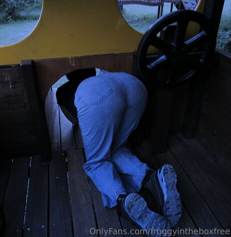 Froggyintheboxfree leaked only fans