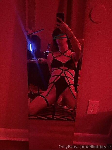 Elliot Bryce onlyfans pics