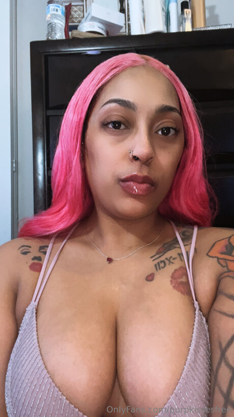 Purpkissesfree onlyfans photo