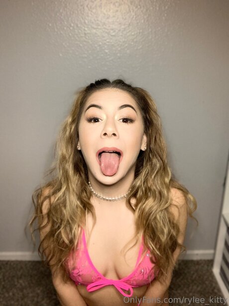 Rylee Kitty nude only fans leaks