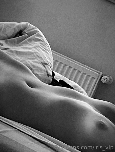 Iris Vip naked onlyfans pics