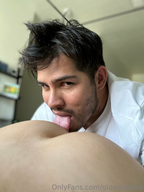 Gideonmazikeen tits onlyfans