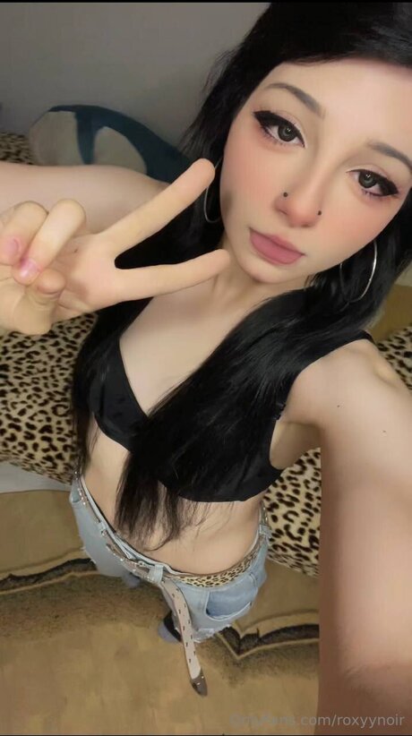 Roxyynoirrr onlyfans leaked.