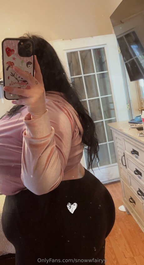 Snowwfairyy onlyfans model