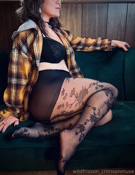 Crimsonmusewildfrisson onlyfans post