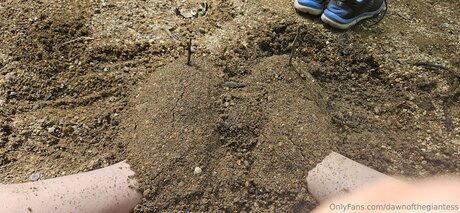Dawnofthegiantess onlyfans posts