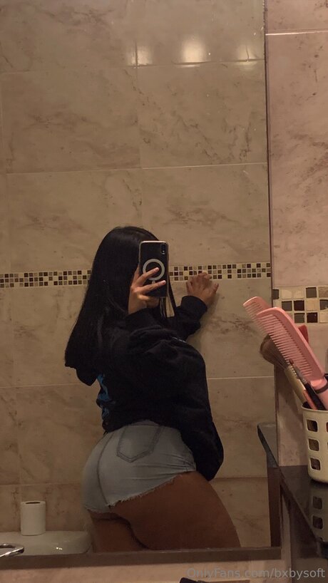 Sophiapotter onlyfans leaked.