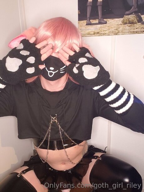 Goth Girl Riley onlyfans pics