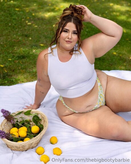 Thebigbootybarbie only fans sex