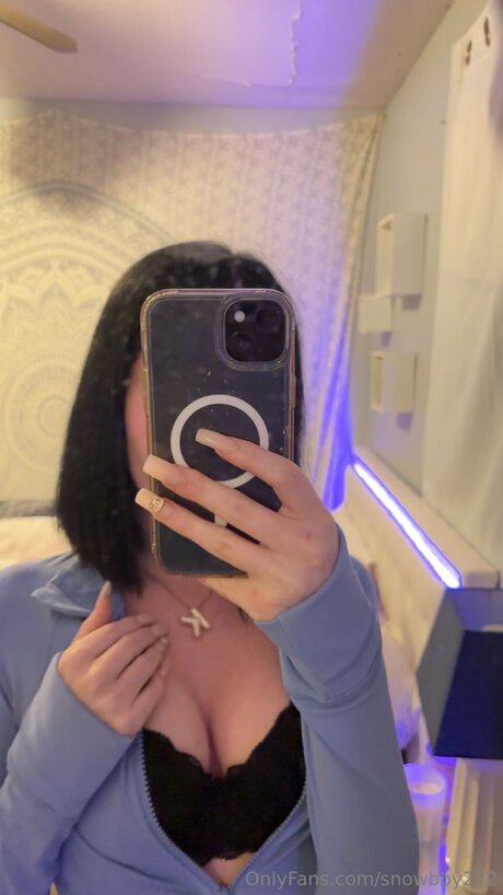 Snowwhyte222 onlyfans model