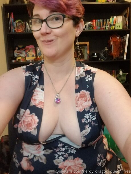 Nerdy Dragon Queen Free only fans.