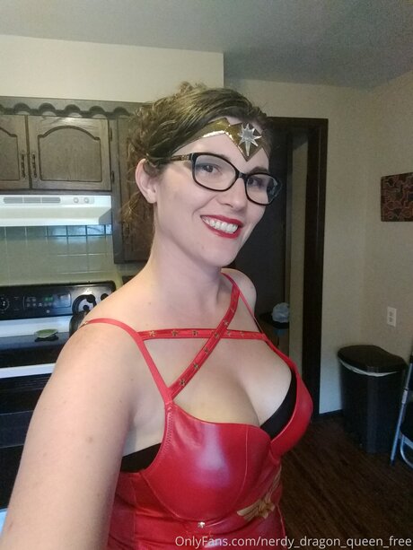 Nerdy Dragon Queen Free porn onlyfans leak