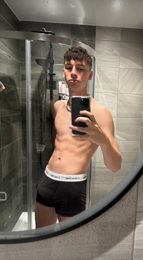 Lewisboothyvip only fans pictures