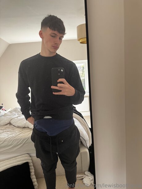 Lewisboothyvip onlyfans