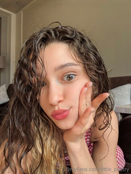 Little Poetry onlyfans leaked