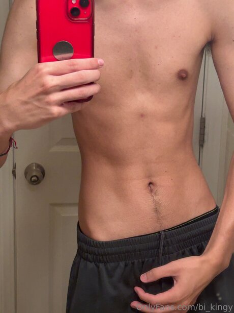 Bi Kingy onlyfans nude content