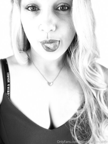 Stonerprincess4life onlyfans leaked pictures