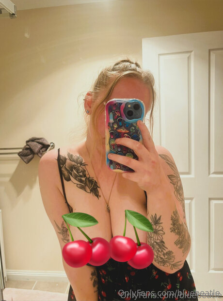 Bluebeatle onlyfans posts