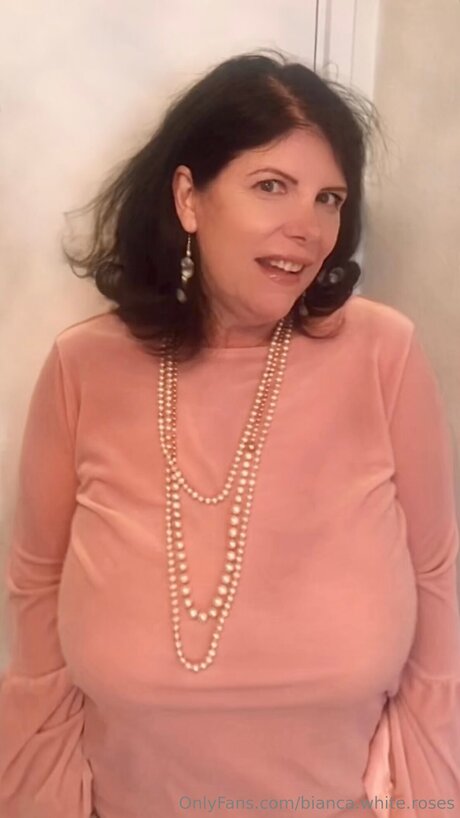 Bianca White Roses only fans content