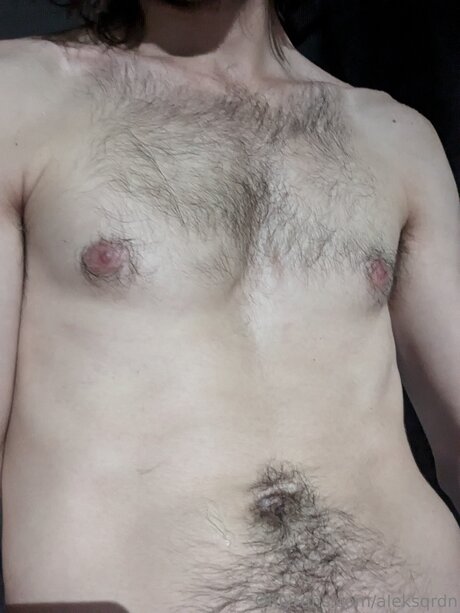 Aleksqrdn onlyfans model