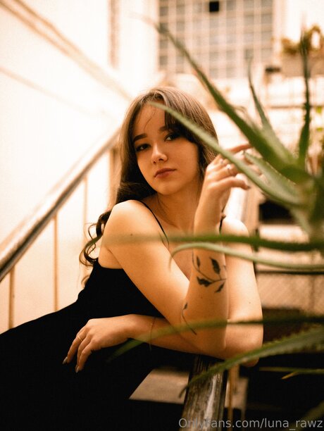 Luna Rawz onlyfans lesk