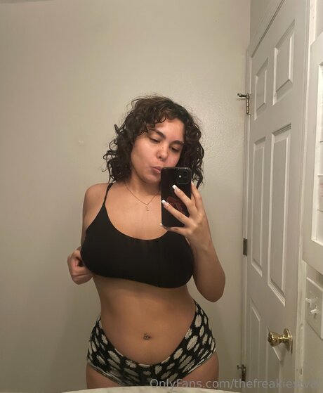 Thefreakiestval onlyfans leaked nude