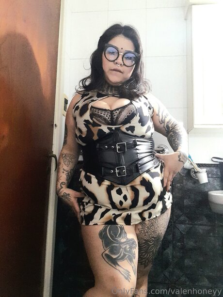Valenhoneyy onlyfans photo