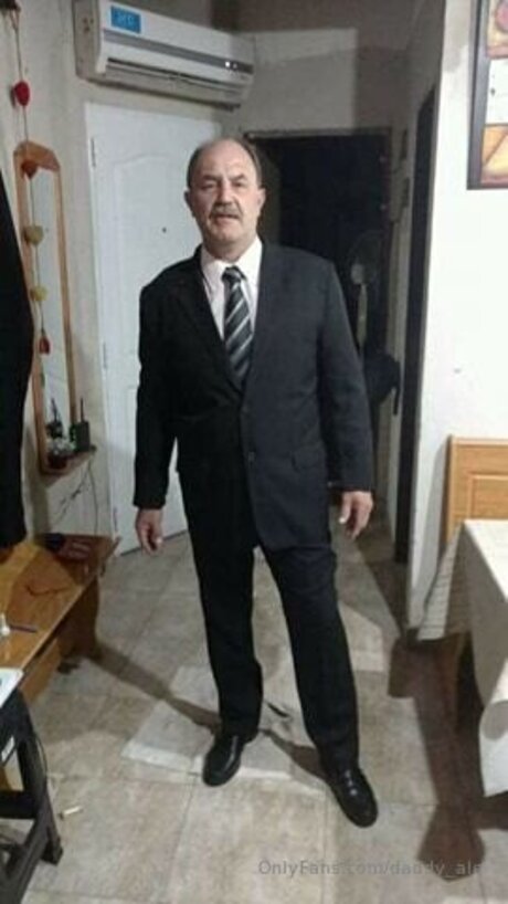 Daddy Ale naked onlyfans pics