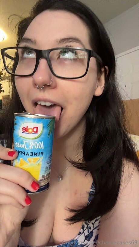 Charliecakes69 onlyfans leaked.