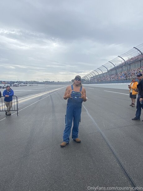 Countrycabin onlyfans.