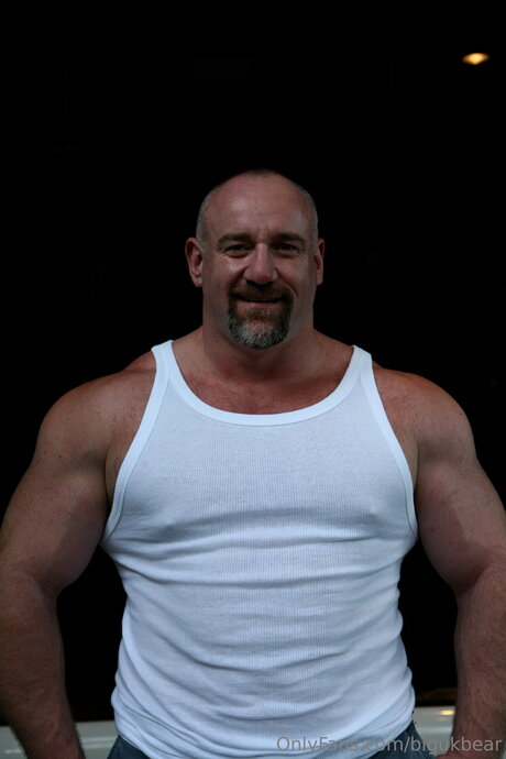 Bigukbear onlyfans content