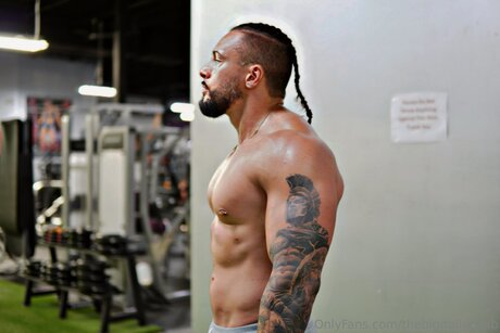 Thebigitaliansub onlyfans nude tits