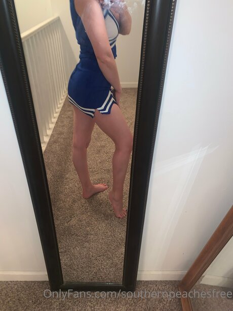 Southernpeachesfree Profile pic