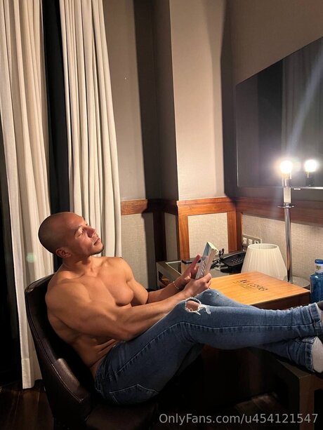 Dwayne Johnson Jr naked onlyfans pics