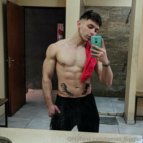 Tomas Rager onlyfans striptease