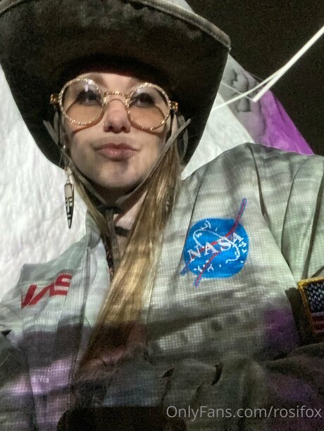 Rosifox strip onlyfans