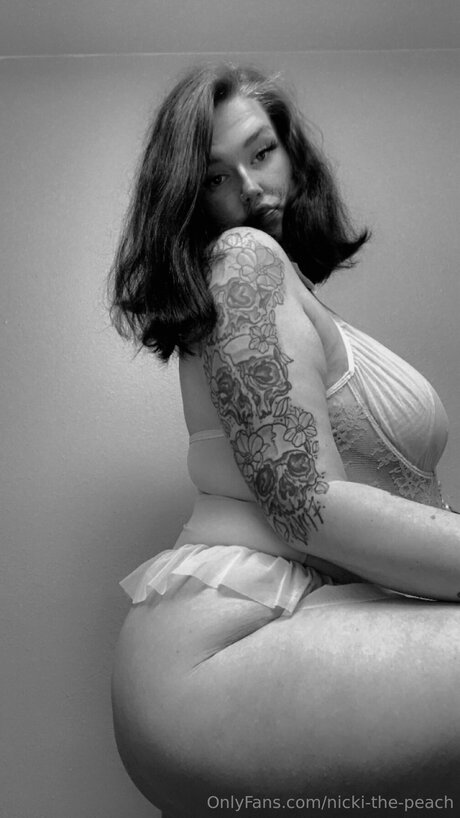 Nicki The Peach onlyfans strip tease