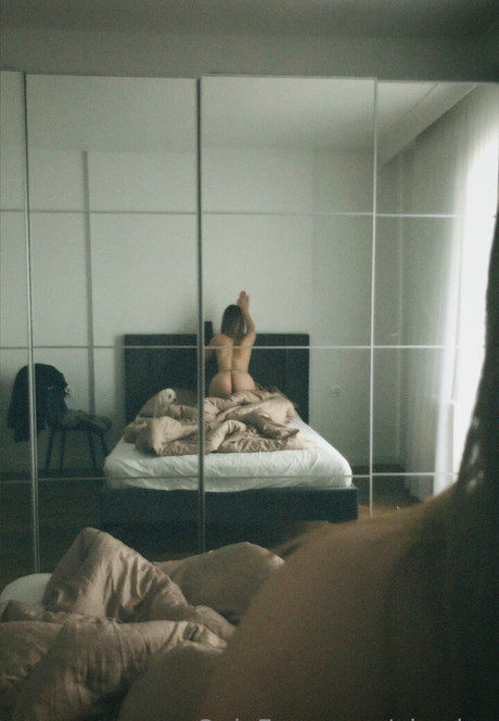 Elsa Jay onlyfans pics leaked