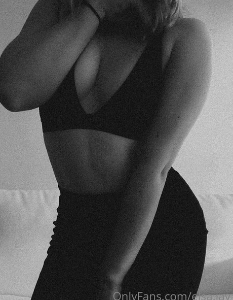Elsa Jay onlyfans nude pics