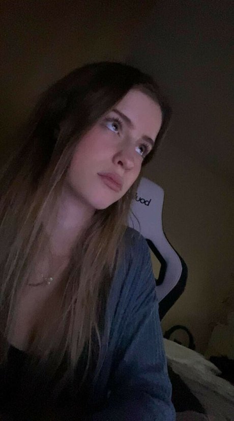 Mira Szalma onlyfans creator