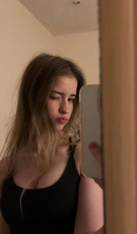 Mira Szalma onlyfans sex