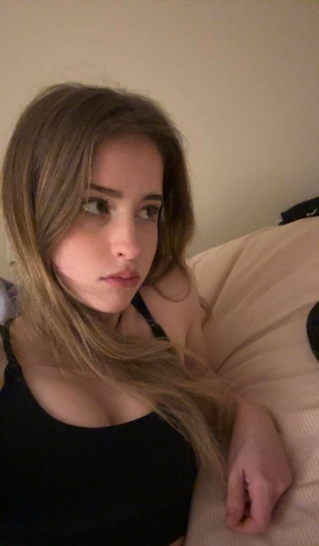 Mira Szalma onlyfans sexy