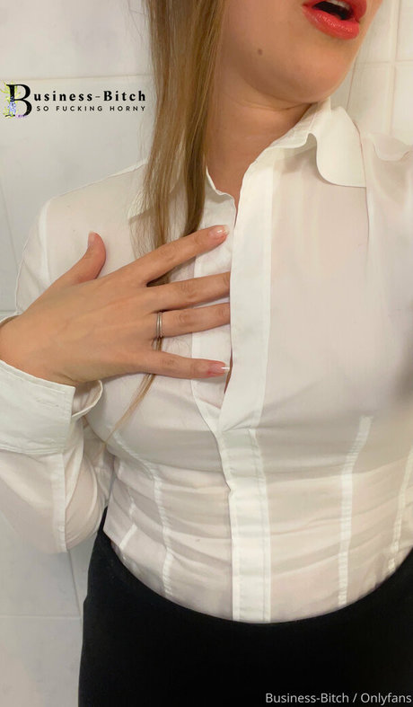 businessbitch2020 onlyfans topless