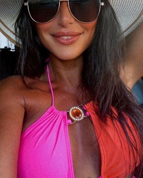 Ginia 900 onlyfans model