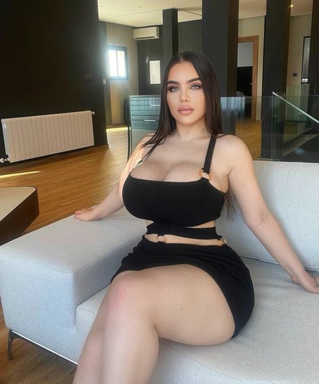 Noure Sahli onlyfans topless