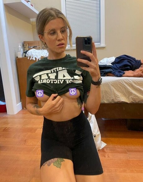 Horsegirldotjpeg onlyfans model images