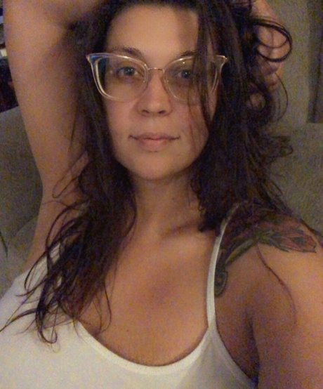 tallnerdywoman onlyfans posts