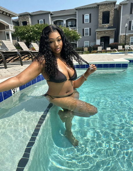 baddiejoyy naked only fans