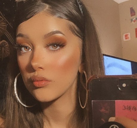 Chlo Poko onlyfans creator