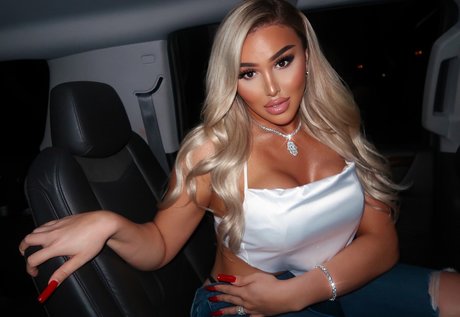 La Demi onlyfans model photo